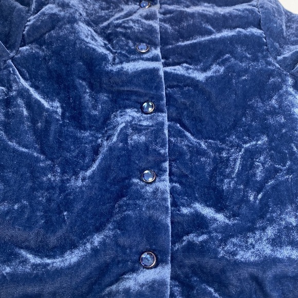 3/$15 Sale OshKosh Genuine Kid Crushed Blue Velvet 3T Girls Jeweled Buttoned Top - Picture 2 of 5